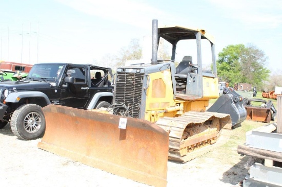 JOHN DEERE 450J DOZER, SHOWING 4731.1 HOURS, SN:1T0450JXAB0199881, RUNS