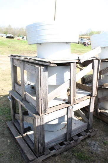 1 ROOF COMMERCIAL VENT, 32''x17'' WITH THE BASE 37''X37''