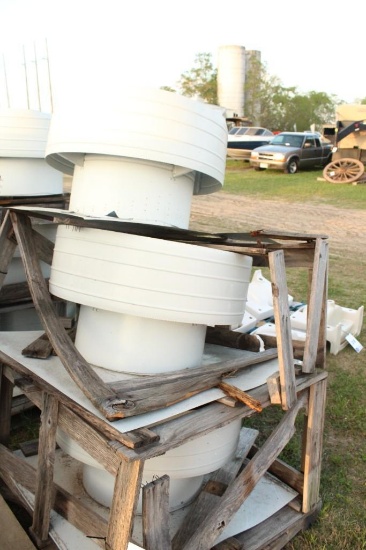 1 ROOF COMMERCIAL VENT, 32''x17'' WITH THE BASE 37''X37''
