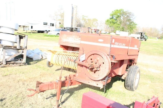 565 NEW HOLLAND SQUARE BALER 368, SN: 791310, RUNS