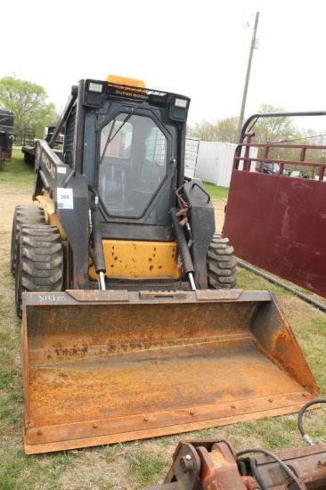 2008 NEW HOLLAND CAB LX885 SKID STEER WITH BUCKET, RUNS, SN:114007, MODEL: LX885, SHOWING 3089.9 HRS
