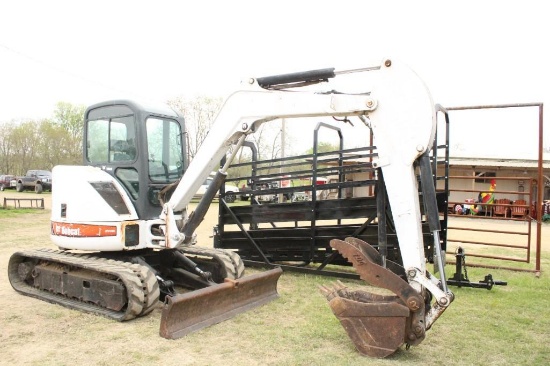 2005 BOBCAT 435 CAB MINI EXCAVATOR WITH THUMB, SN: 563111293, RUNS