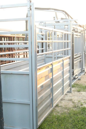CATTLE WORKING LANE, 12FT PANELS