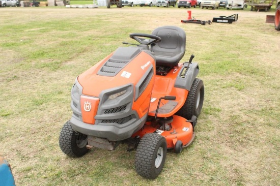 HUSQUVARNA 42'' DECK RIDING LAWNMOWER, RUNS, SN:092519A014492, MODEL:YTH20K42