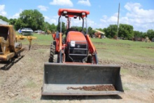 KUBOTA L47 BACKHOESHOWING 636 HOURSW/FRONTEND