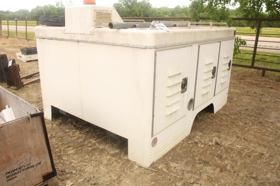 TRUCK BODY KENNELS (6 DOG BOXES* CAME OFF 2008 3/4 SHORT WHEEL BASE TRUCK
