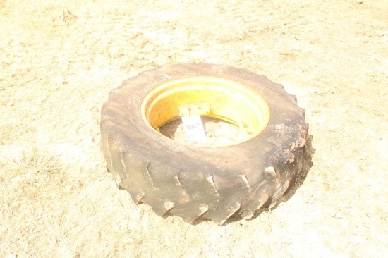 JD TRACTOR TIRE & RIM TIRE SIZE- 12.4-24