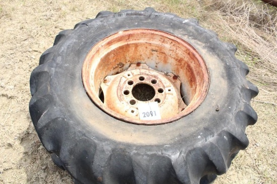 1CT 16.9-24 TRACTOR TIRE & RIM