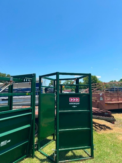 ARROW EQUIP MOBILE CATTLE WORKING CHUTE,CROWDING ALLEY, LANE, & SQUEEZE CHUTEALL ON TRANSPORTABLE