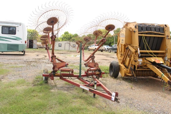 WALTON 8 WHEEL HAY RAKE