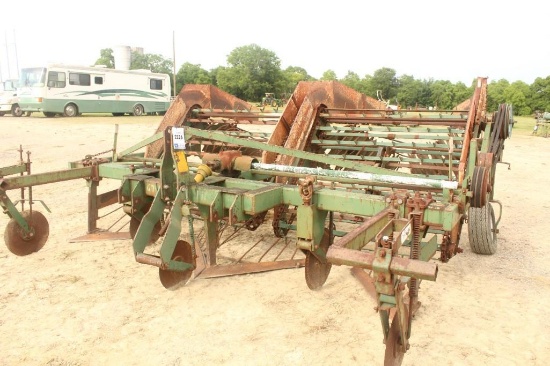 4 ROW SHAKER PEANUT INVERTER, MODEL: KMC, FEILD READY, NEW CHAINS