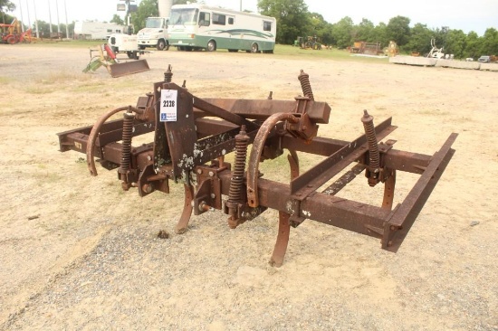 131 FORD CHISEL/PLOW 7 SHANK