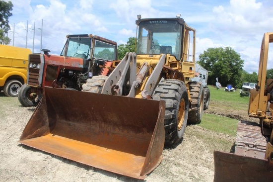 VOLVO BM LOADER, RUNS, HOURS SHOWING ARE NOT ACCURATE, MODEL L70BRUNS, EVERYTHING WORKS
