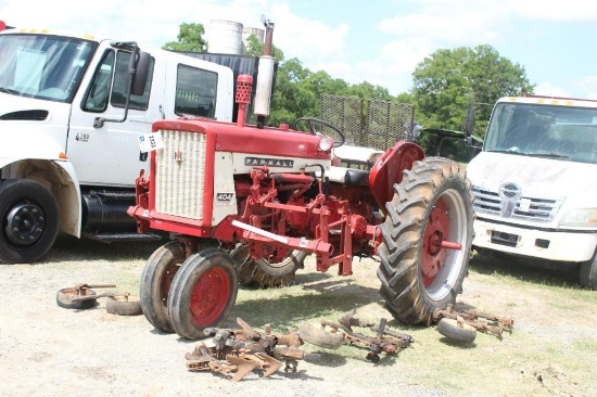 1962 FARM ALL 404, RUNS, CLEANED FUEL TANK,REBUILT CARBURETOR, FRONT CULTIVATORS, CANOPY TOP
