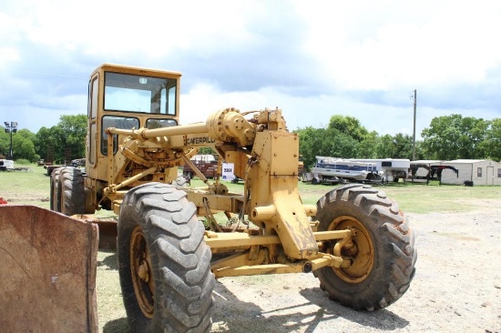 CATERPILLAR MOTOR GRADER SN: 33K 32, RUNS/ DRIVES, SHOWING 12 SERIES F