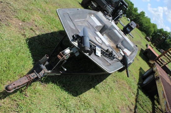 1550 PRO BASS GLASS STREAM W/ MERCURY MOTORW/TROLLINH MOTORNOT SURE OF WORKING STATUS
