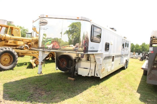 2003 SUNDOWNER- 3 HORSE TRAILER W/ LIVING QUARTER12.5 FFT SHORT WALL, TACK IN BACK THAT HAS