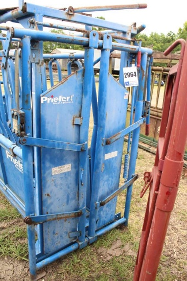 PRIEFERT CHUTE- GOOD WORKING