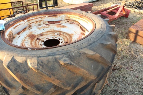 2CT TRACTOR TIRES & RIMS 15.5-38