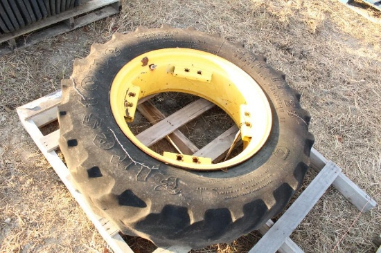 1CT JD TRACTOR TIRE & RIM TIRE SIZE- 12.4-24