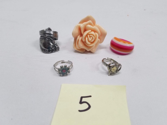 5 Rings size 5: 3 "silver" 1 peach, 1 orange/pink