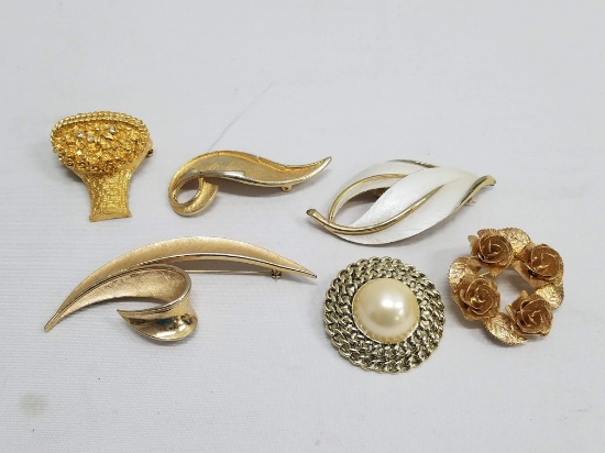 6 Gold Tone Broaches/Pins