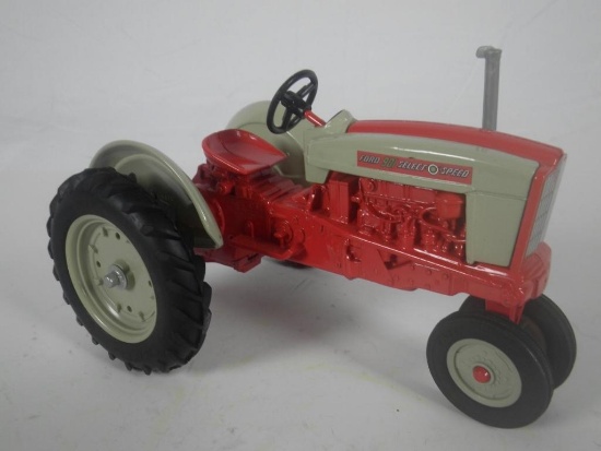 Ertl Ford 901 Tractor Select-O-Speed Scale Model