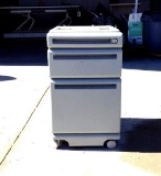 3 Drawer Filing Cabinet with Casters