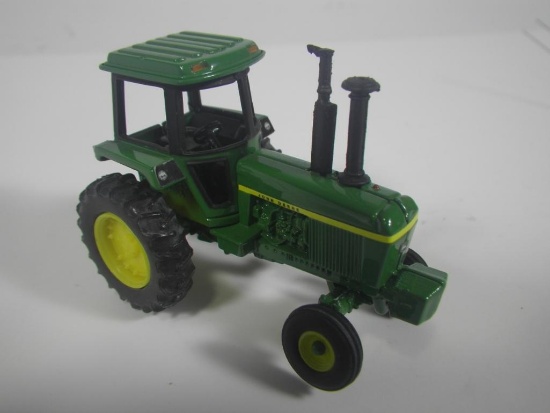 John Deere 4400 Tractor 1:64 Scale Model
