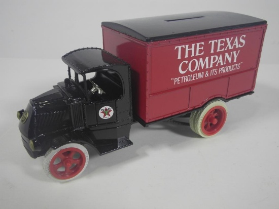 Ertl 1925 Mack Bull Dog Lubricant Truck Die Cast Coin Bank w/Key & Box