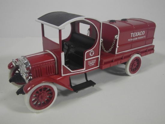 Ertl Collectibles 1919 GMC Texaco Tanker Truck Coin Bank w/Box