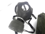 Military Gas Mask w/Carry Case