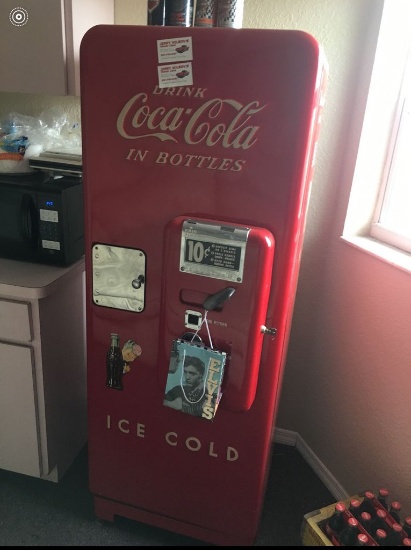 1960 Coca-Cola 10 Cent  Soda Machine