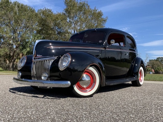 1939 Ford Deluxe Street Rod Sedan