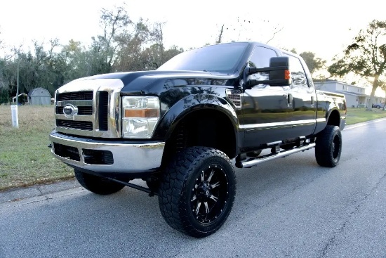 2010 Ford F-250 XLT Crew Cab 4x4 Pickup