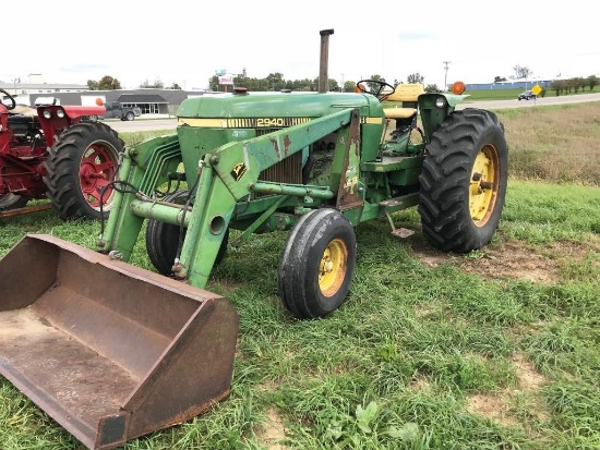 JOHN DEERE 2940 TRACTOR