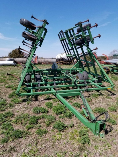 JOHN DEERE 960 FIELD CULTIVATOR