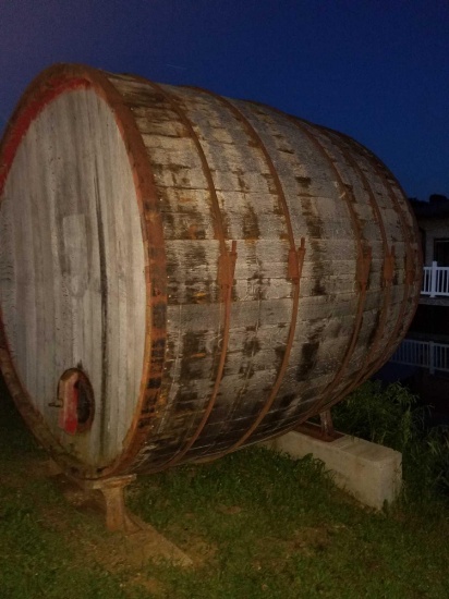 3000 GALLON WINE CASK/BARREL