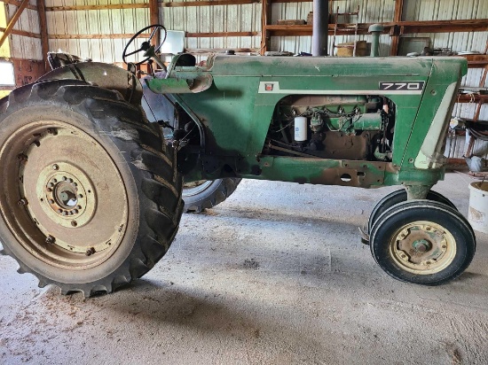 OLIVER 770 GAS TRACTOR
