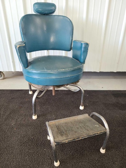 VINTAGE ROYALCHROME ADJUSTABLE METAL BASE SALON CHAIR WITH FOOTREST AND HEADREST