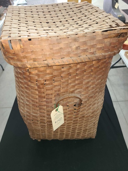 EARLY PRIMITIVE WOVEN TRAPPERS BASKET WITH LID