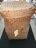 EARLY PRIMITIVE WOVEN TRAPPERS BASKET WITH LID