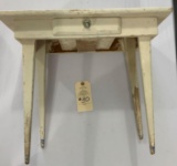 SMALL CHILD / DOLL DESK