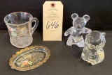 SOUVENIER WILLIAMSBURG IA CUP & PIN TRAY, 2 GLASS PAPERWEIGHT BEARS