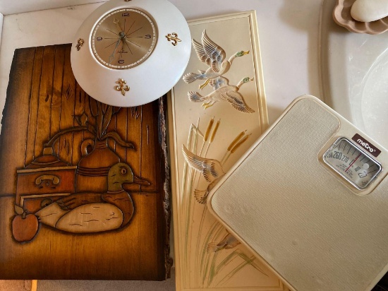 Engraved duck picture clock and bathroom scale