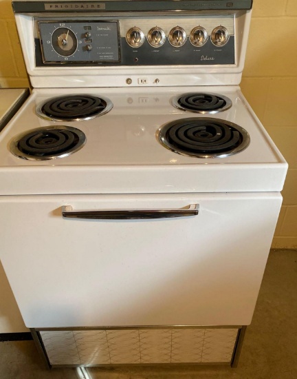 Vintage Frigidaire electric stove