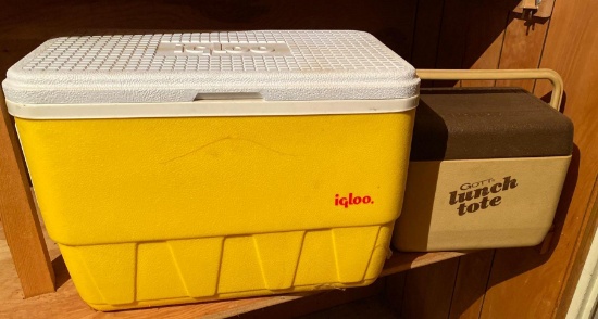 New igloo cooler in the box and lunch tote