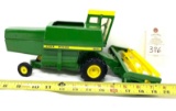 ERTL John Deere 6600 Combine with Bean Head