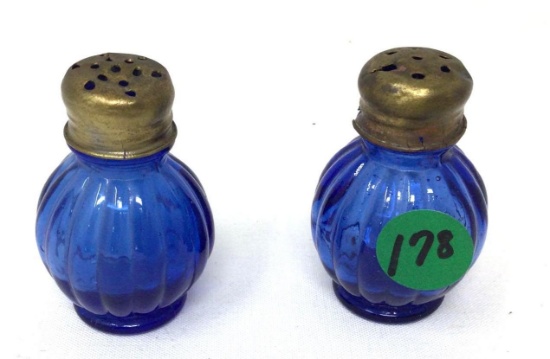 Antique blue salt and pepper shakers - Japan