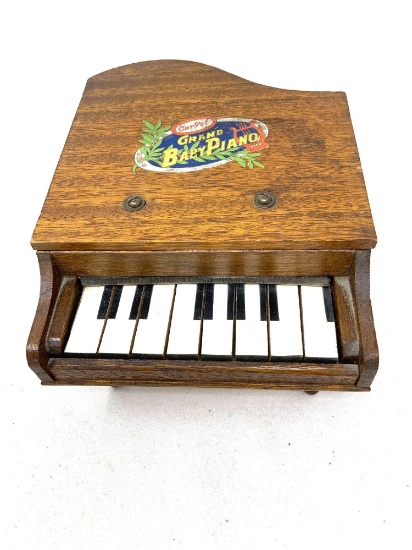Vintage Gur Pet grand baby piano